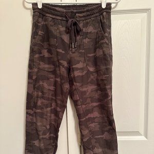 Athleta Camo Farallon Jogger Size 0